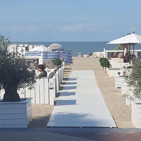 Nieuw App Met Tuin En Terras, Gratis Parking, Aan Zee, Vlakbij Brugge